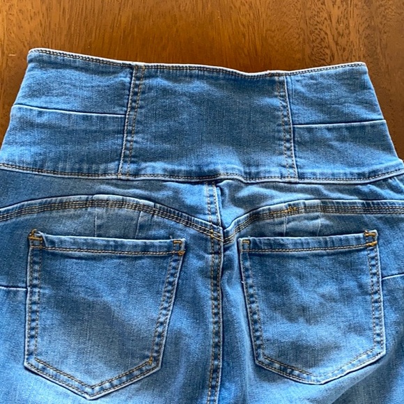 Fashion Nova jeans - Picture 2 of 4